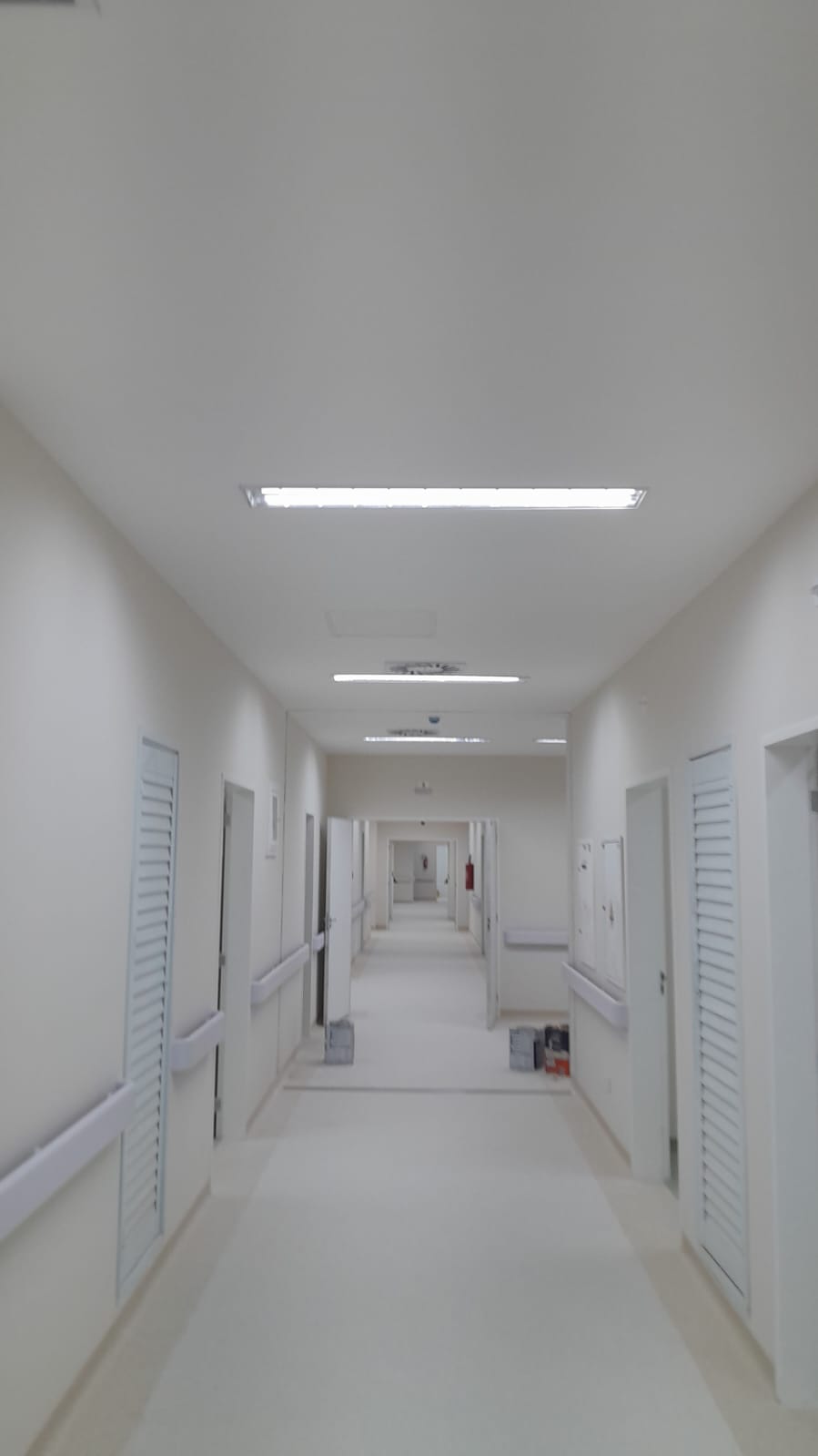 Corredor finalizado do Hospital Regional Dr. Leopoldo Bevilacqua